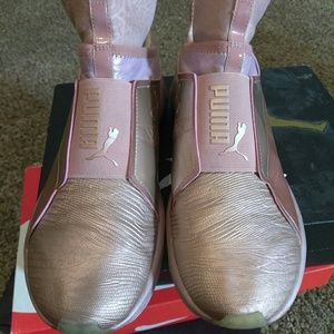 Women's Puma cross trainer shoes